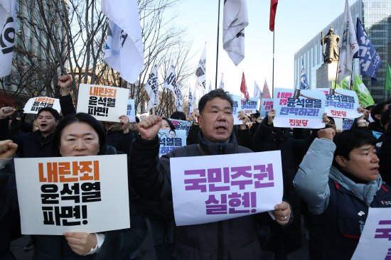 韩国戒严追踪：在野党提交弹劾尹锡悦动议 国防部长官致歉并提交辞呈-第1张图片-十倍杠杆-股票杠杆